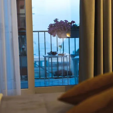 A Due Passi Dal Mare Bed and breakfast