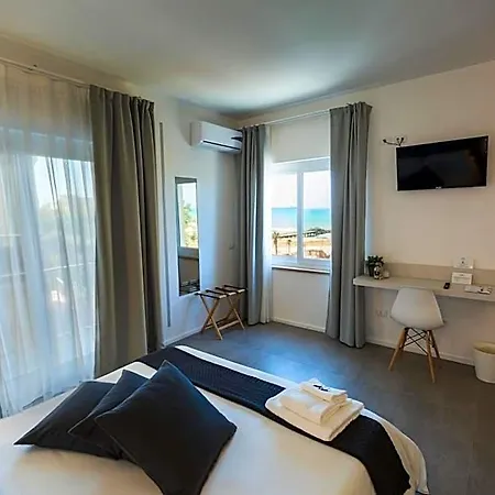 A Due Passi Dal Mare Bed & Breakfast