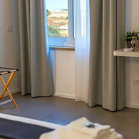 A Due Passi Dal Mare Bed & Breakfast